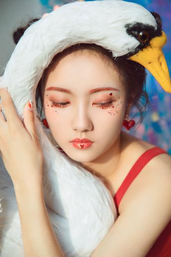 女班长主动给我她的手机号码